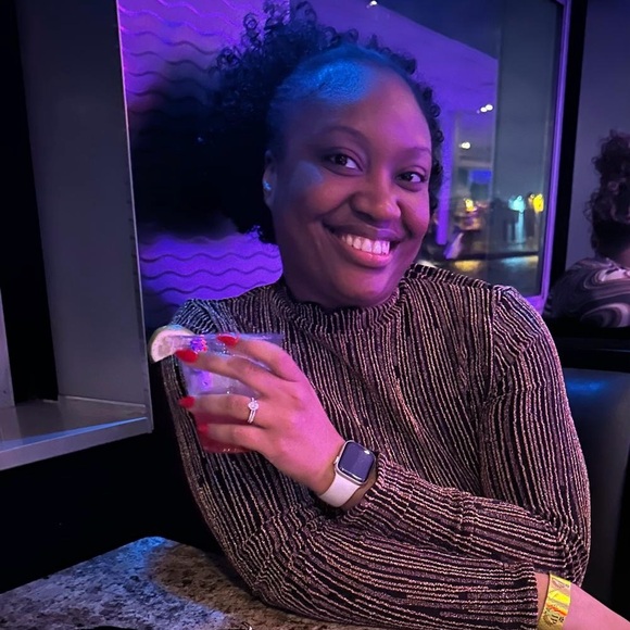 Meet your Posher, Farrah - Picture 1 of 1